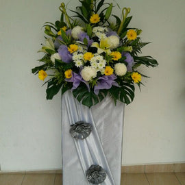 Peacefully Wreath CW - 125