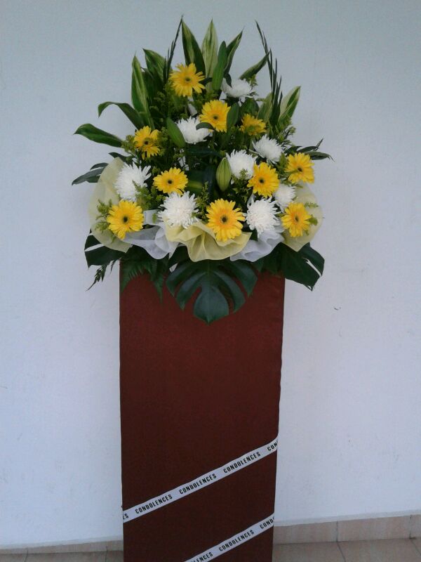 Graceful Elegance Wreath CW - 66
