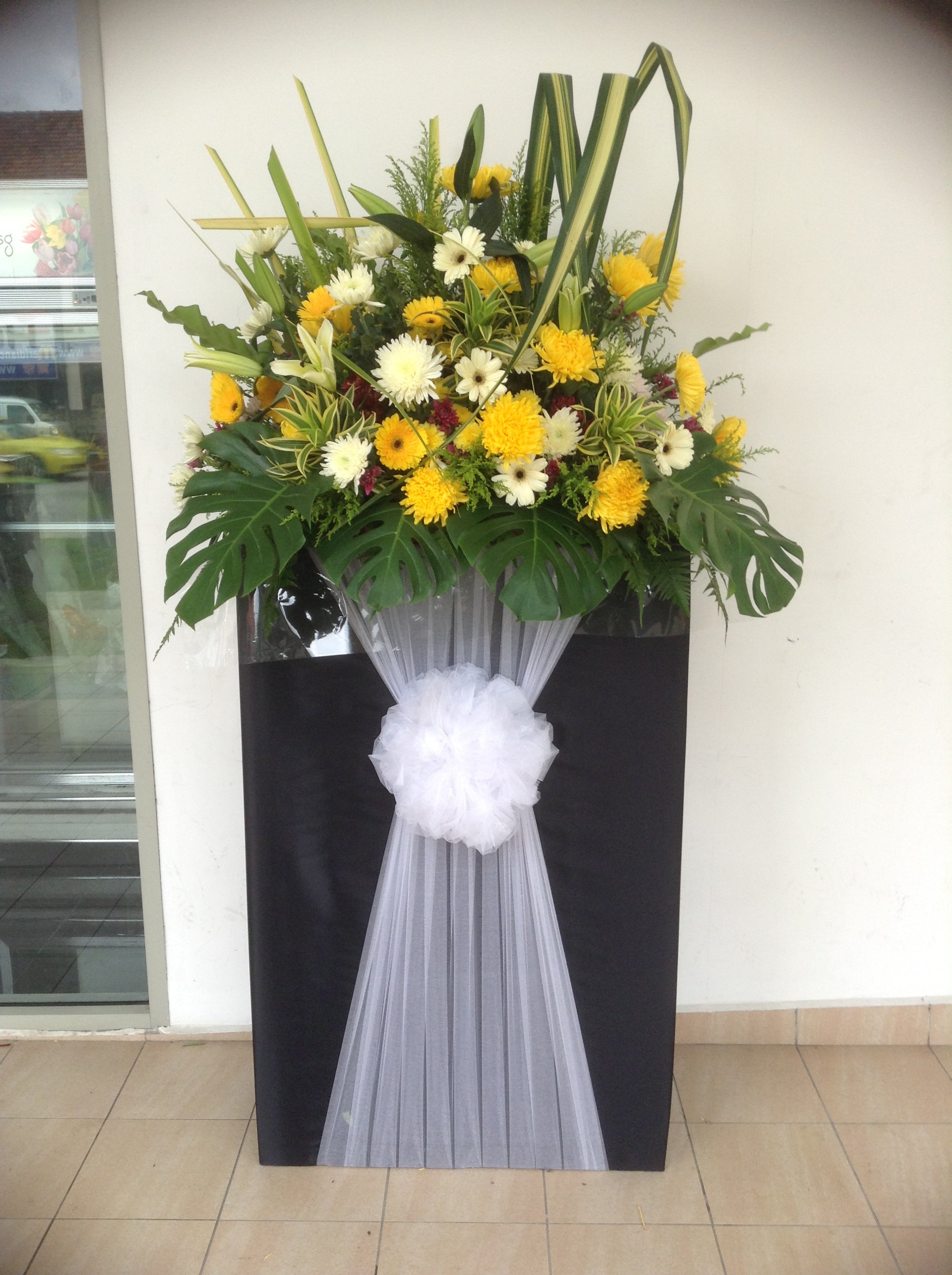 Thoughtfulness Wreath CW - 159