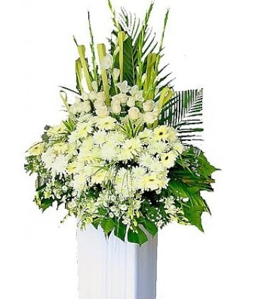 Tender Embrace Wreath CW - 157