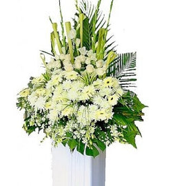 Tender Embrace Wreath CW - 157