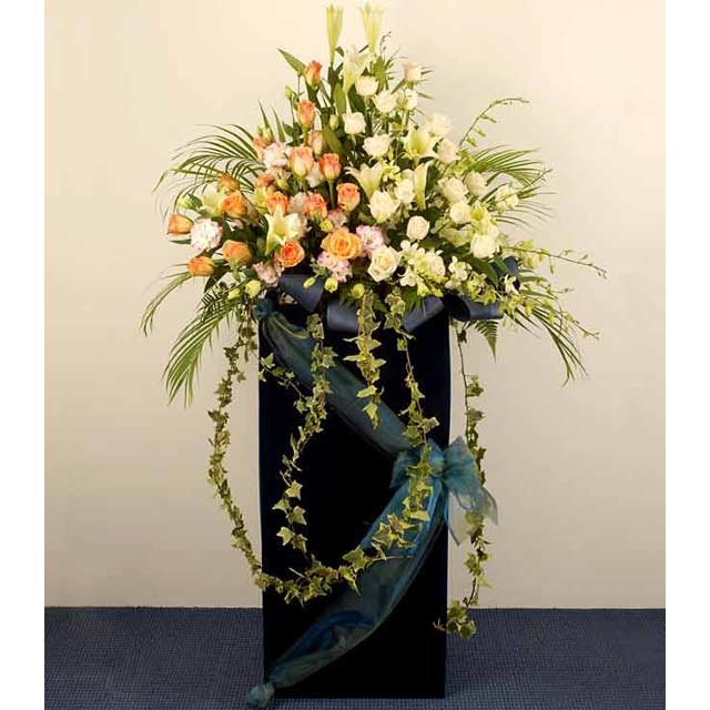 Heart of Gold Wreath CW - 82