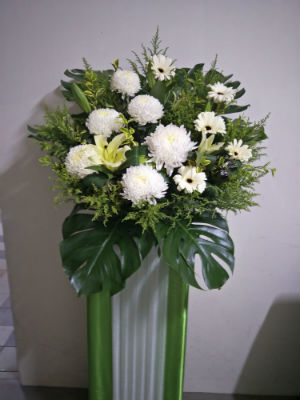 Peace & Purity Wreath CW - 120