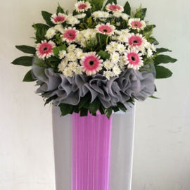 Embrace Wreath CW - 40