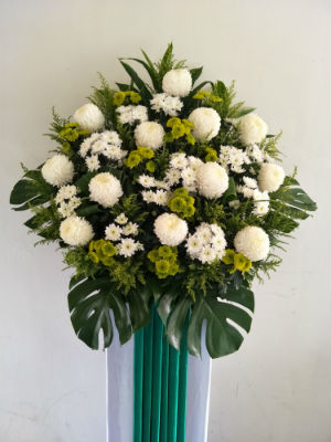 Memories of Love Wreath CW - 108