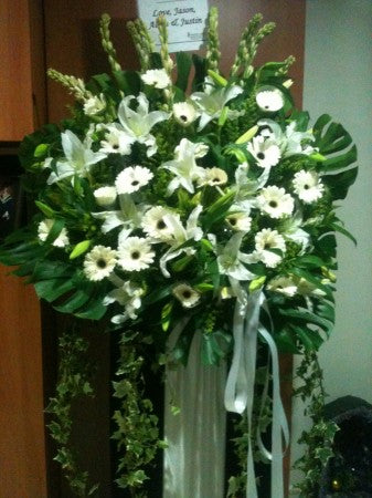 Gracious Memorial Wreath CW - 69