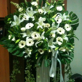 Gracious Memorial Wreath CW - 69