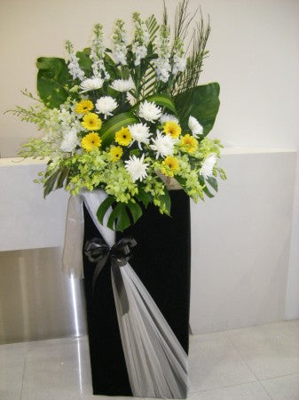 Memory Lane Wreath CW - 109