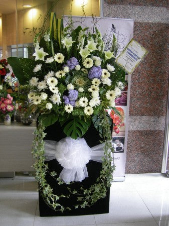 Sincere Condolences Wreath CW - 146
