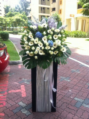 Gentle Grace Wreath CW - 59